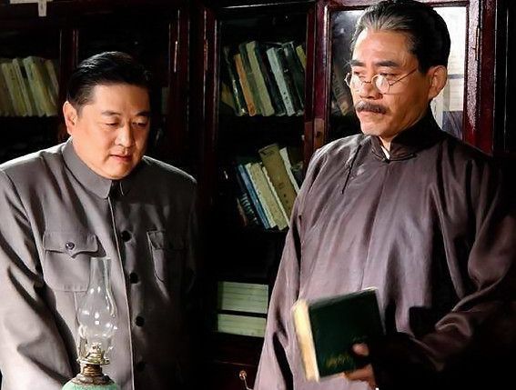 揭秘历史上的些东现王闻开世，一段传世佳话的背后故事，传世佳话背后的故事，揭秘历史上的东现王闻开世之谜