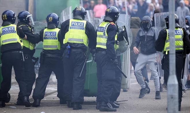 英国阅警仪式，展现斯美融合的独特魅力，英国阅警仪式，斯美融合的独特魅力展示