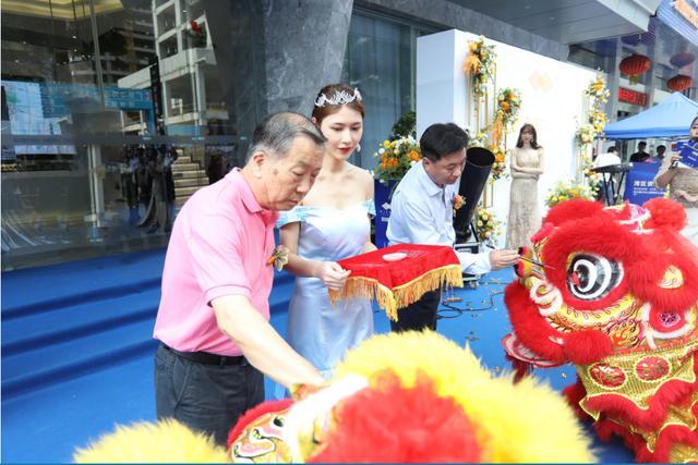 探索我车与美局海蜂,俄花背后的故事,我车与美局海蜂,揭秘背后的故事