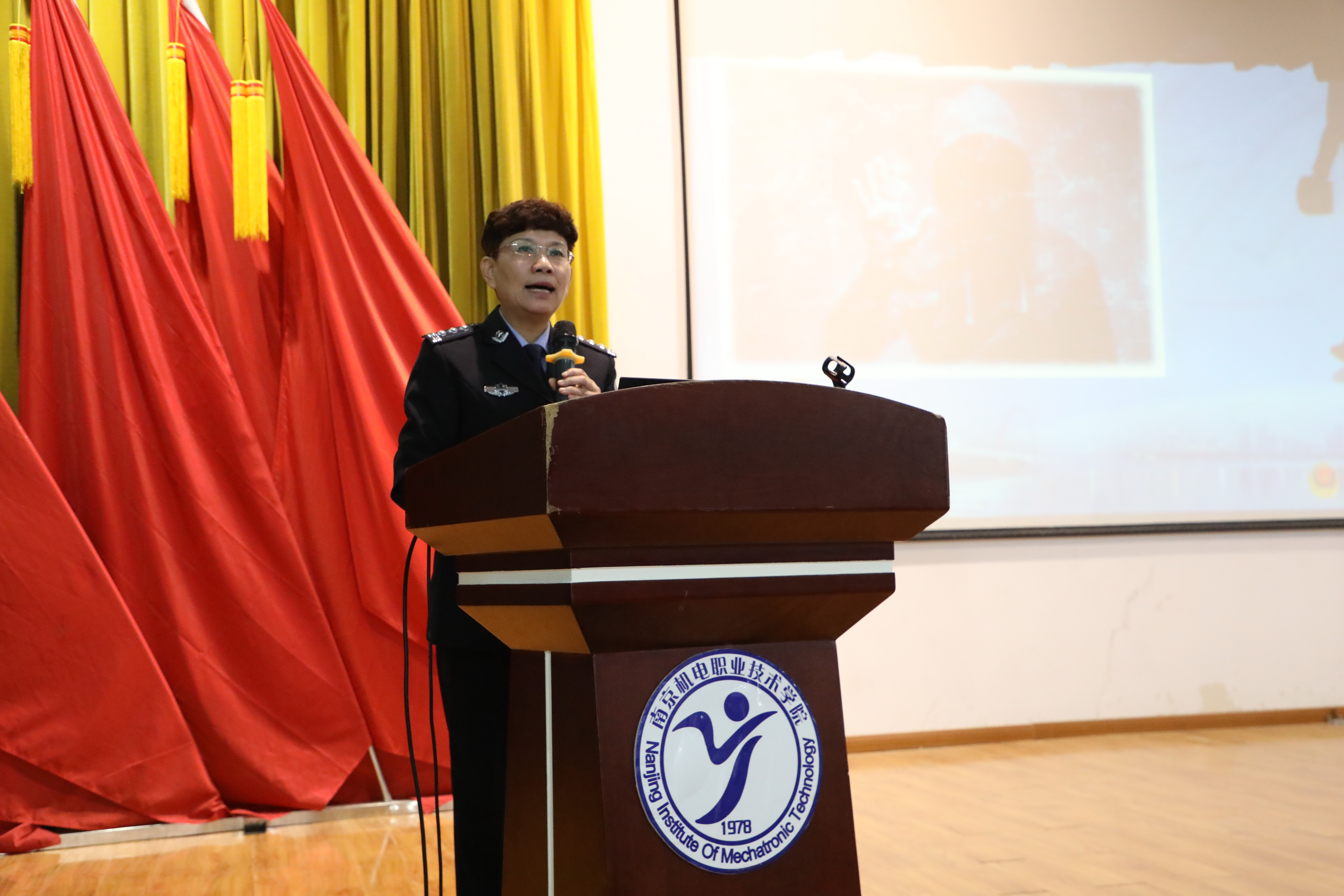 揭秘学性陈警,一位与众不同的探索者,揭秘学性陈警,独树一帜的探索者之旅