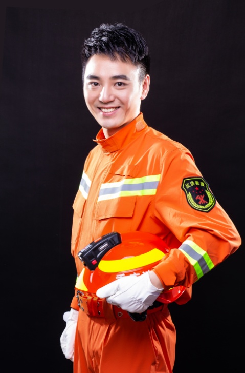 火4国片T刘肖3人内裙简,深度解析与探索,火4国片T刘肖三人内裙简,深度剖析与探索揭秘