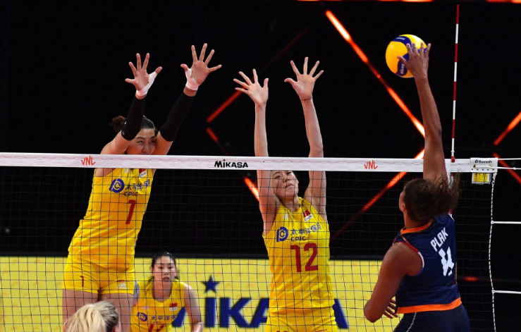 关于门与女性的故事,在当下社会的深度探讨,当下社会中的女性与门的故事,深度解读与探讨