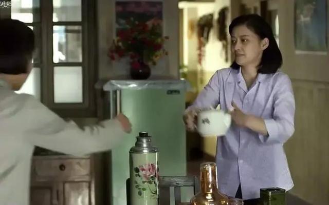 屏肖与二香之死,深度解析背后的故事,深度解析,屏肖与二香之死背后的故事