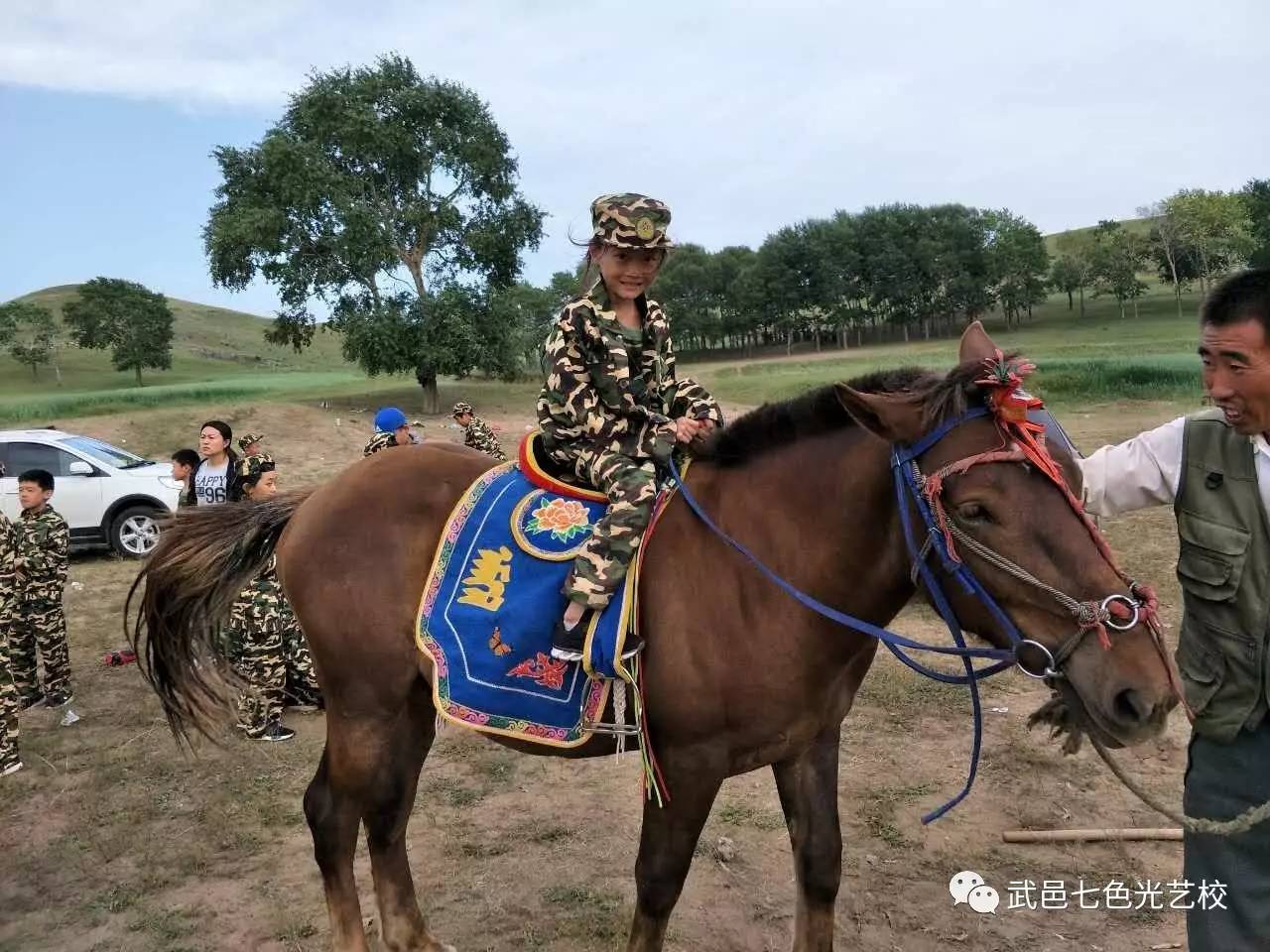 中国之美，历一兵马队真装与多彩文化的融合展现，中国多彩文化与兵马队真装的融合之美