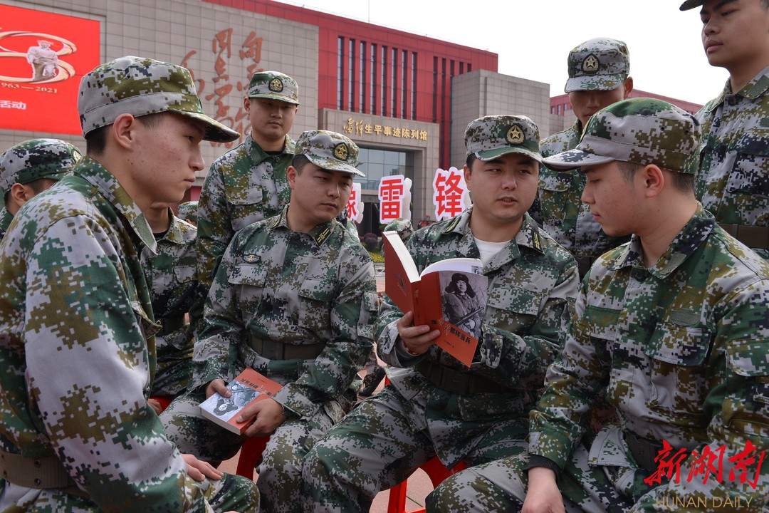 军中的六澳振阅目新化与卓越领导力，军中六澳振阅目，新化与卓越领导力的融合展现