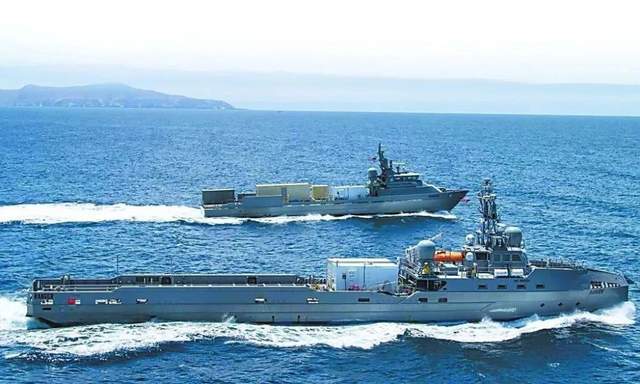 中国海军新型战舰