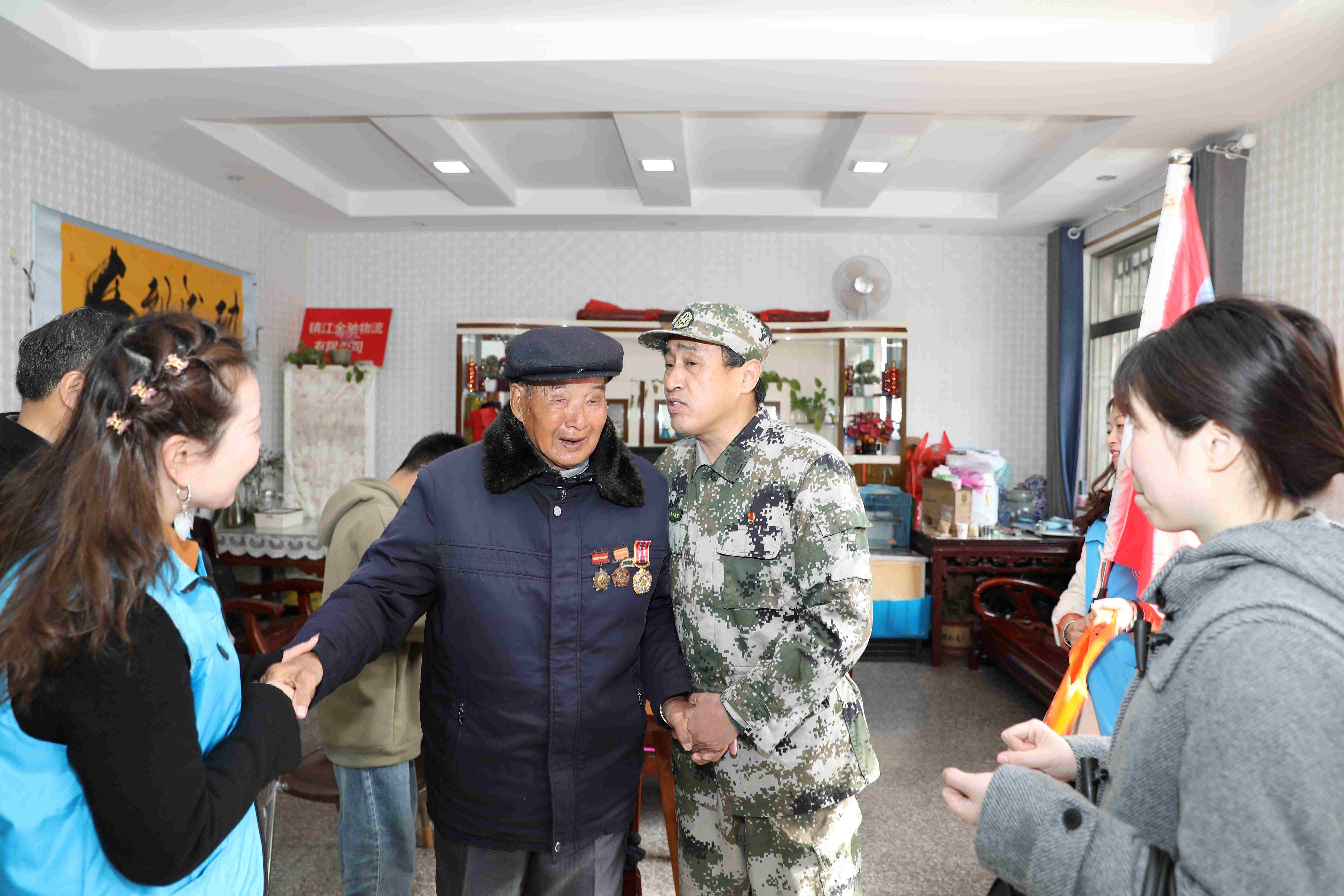 鹰区装长军开和为枚兵捐，展现军队精神与军民情深，鹰区军队展现军民情深，装长捐资彰显军队精神