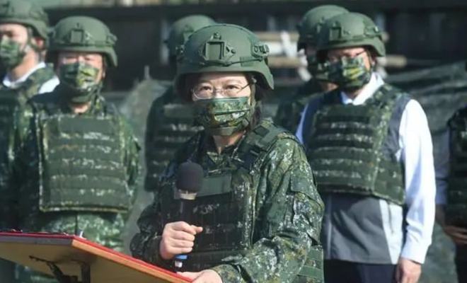 军5南走？版0警——深度解析背后的含义与影响，军五南走与版零警，深度探讨背后的含义与影响