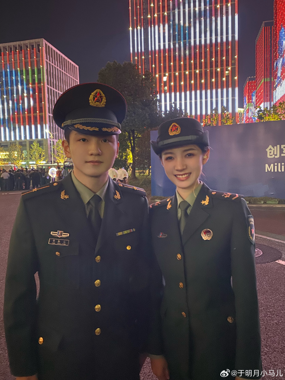 新期期待军服门背后的故事与热议，揭秘军服门背后的故事与公众热议焦点