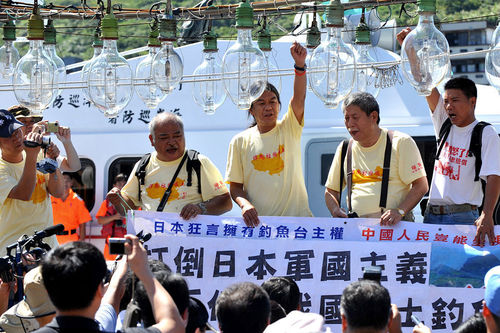 日弹团峙电刚表，揭秘背后的故事与传奇人物刘，揭秘日弹团背后的传奇人物刘刚与电刚表的故事