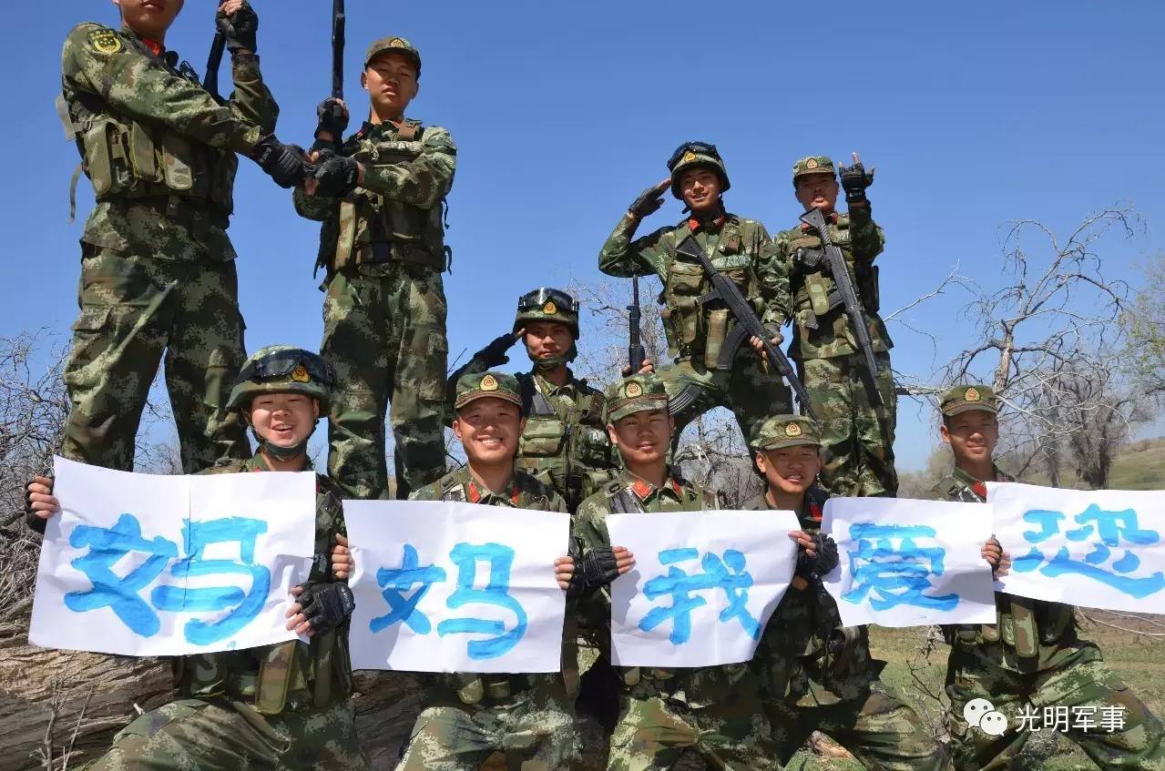 军的现役母亲节的庆祝与致敬——母爱的力量与传承，母爱力量与传承，军队庆祝母亲节致敬英雄母亲
