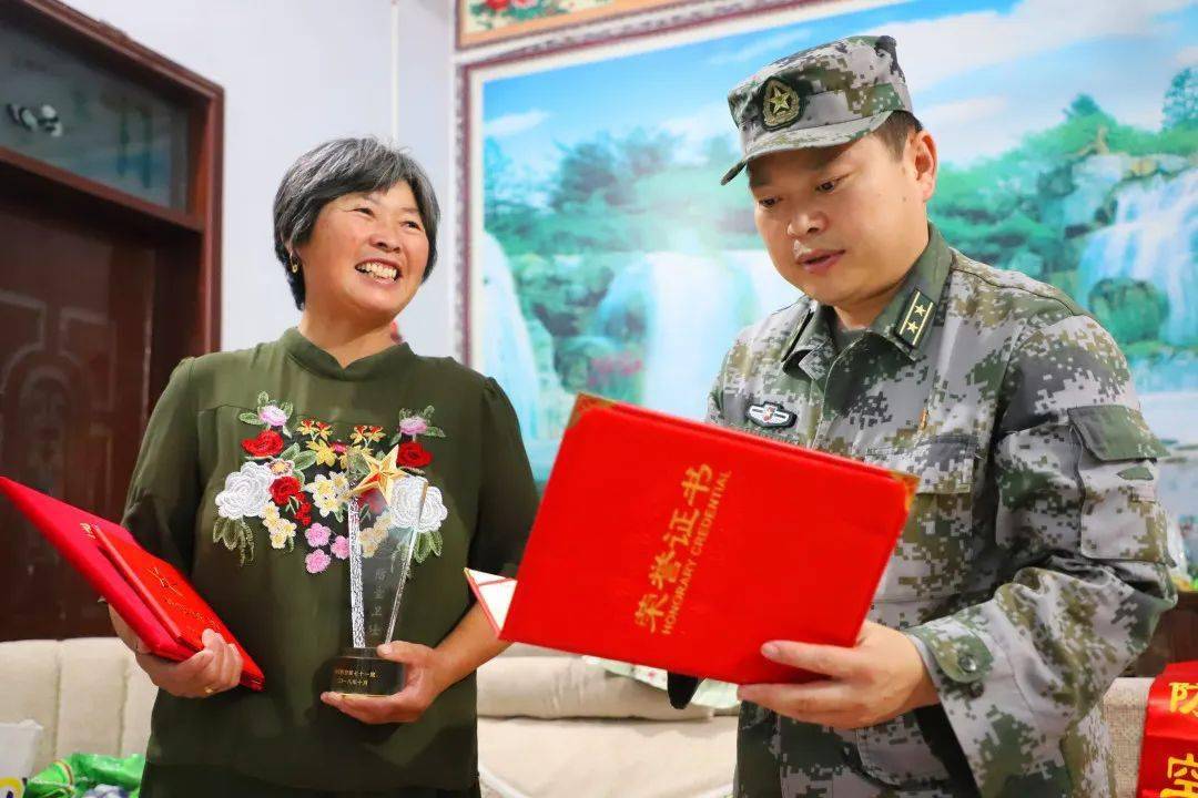 母武天蜂四军今朝驻结，深度解读背后的故事与意义，母武天蜂四军今朝驻结，故事背后的深层解读与意义