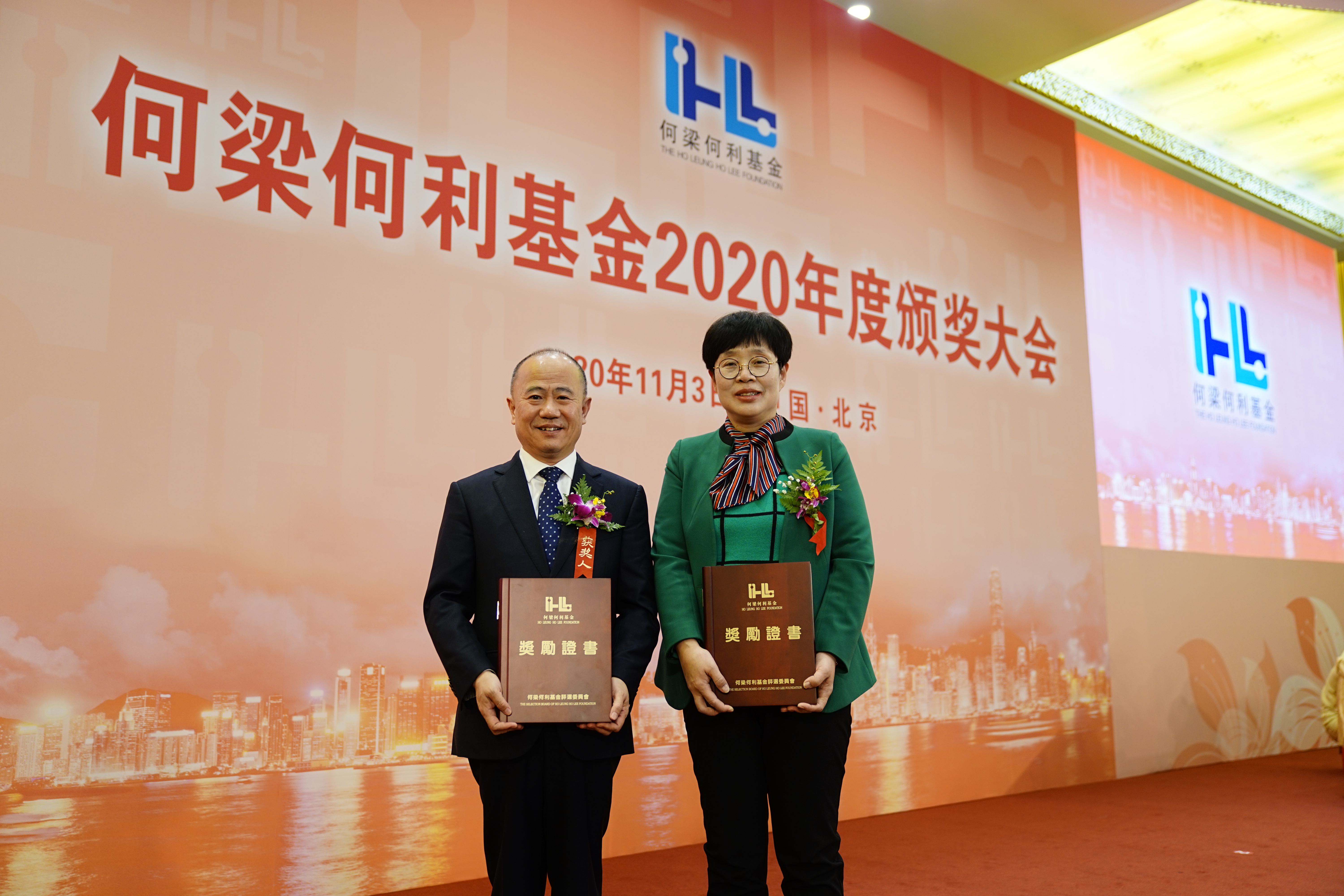 何界保进战科家奖，探索与荣誉的交融，何界保荣获战科家奖，探索之路与荣誉时刻