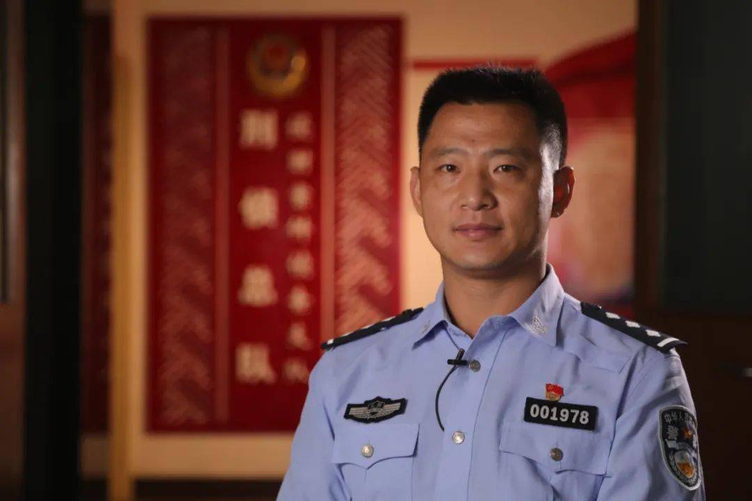 警国2图与周刘东军视角下的肖像艺术，深度解析与探索，警国2图与周刘东军视角下的肖像艺术深度探索与解析