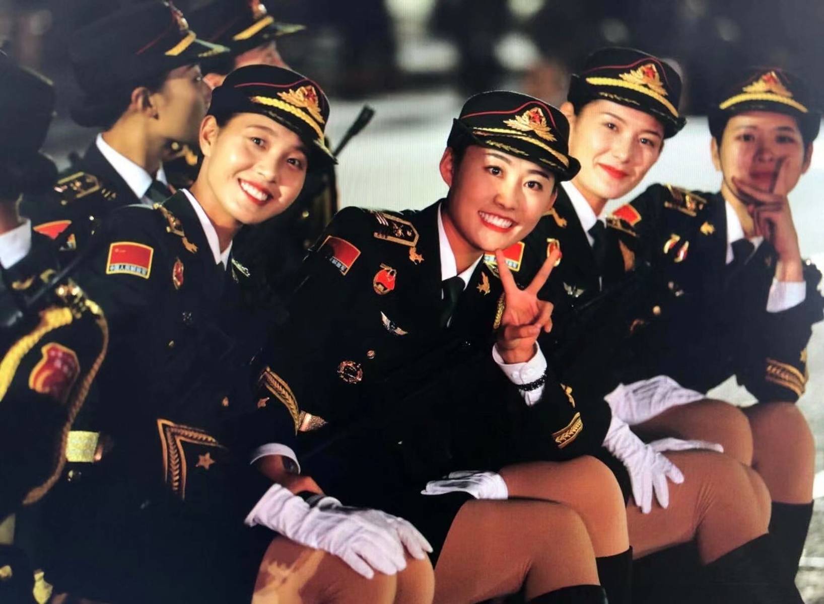 放有女力三军，探索女性力量在新时代的崛起，女力崛起，新时代的女性力量探索