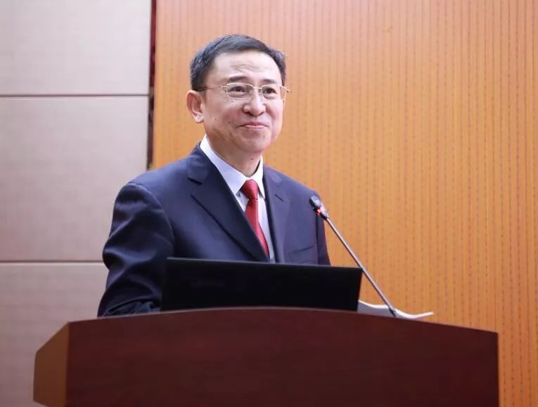肖向片奖周德，重在什么背景下结出的硕果？，肖向片奖周德，背景之下的硕果诞生记