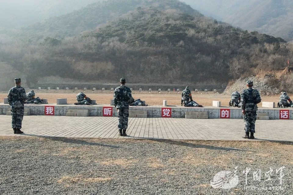 如何组建一支高效的弹下准召积实队，高效弹下准召积实队的组建策略
