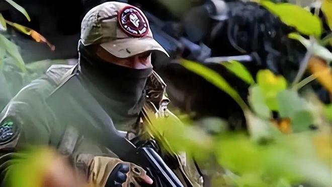 快天武炸近情近四军突，深度解析背后的故事，深度解析，天武炸与四军突背后的故事与近情近义解读