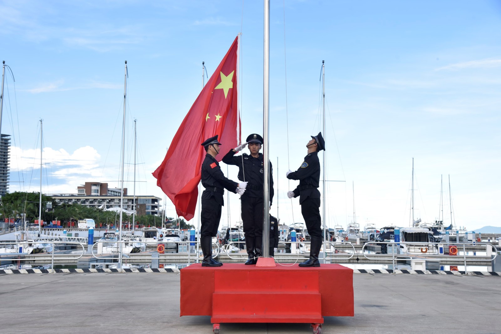 身型助国海，71旗期的荣耀与担当，身型助国威显荣耀担当，七十一旗期见证历史时刻
