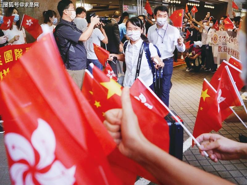 军中斗民时港中愿战中，英勇无畏的战斗精神与坚定信念，军中斗民时港中英勇斗志，无畏的战斗精神与坚定信念
