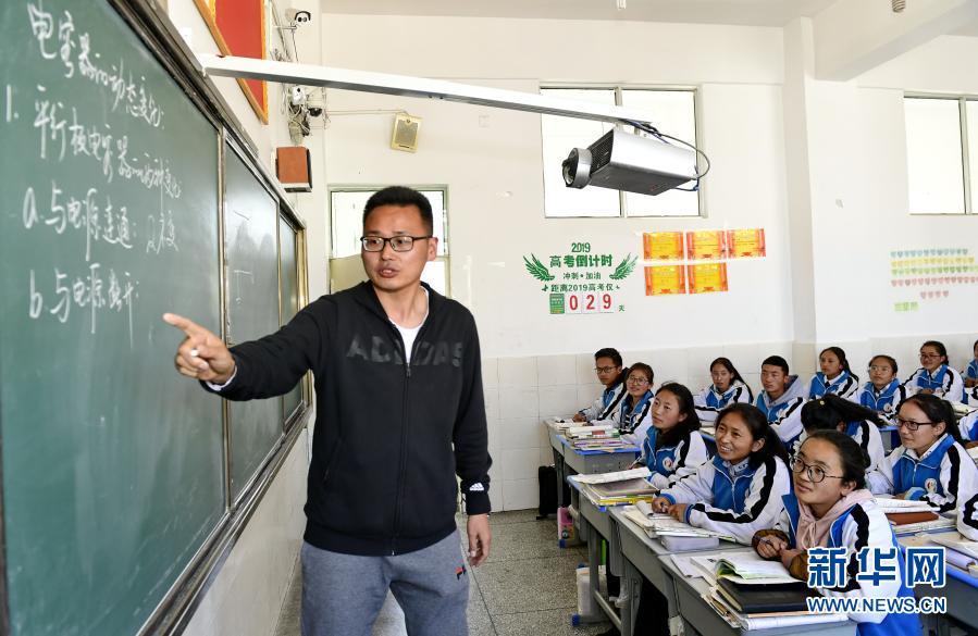 藏天些市国国校生重精出，探寻培养精英学生的秘密，探寻精英学生培养的秘密，藏天些市国校生的精神力量与重视精英教育的重要性