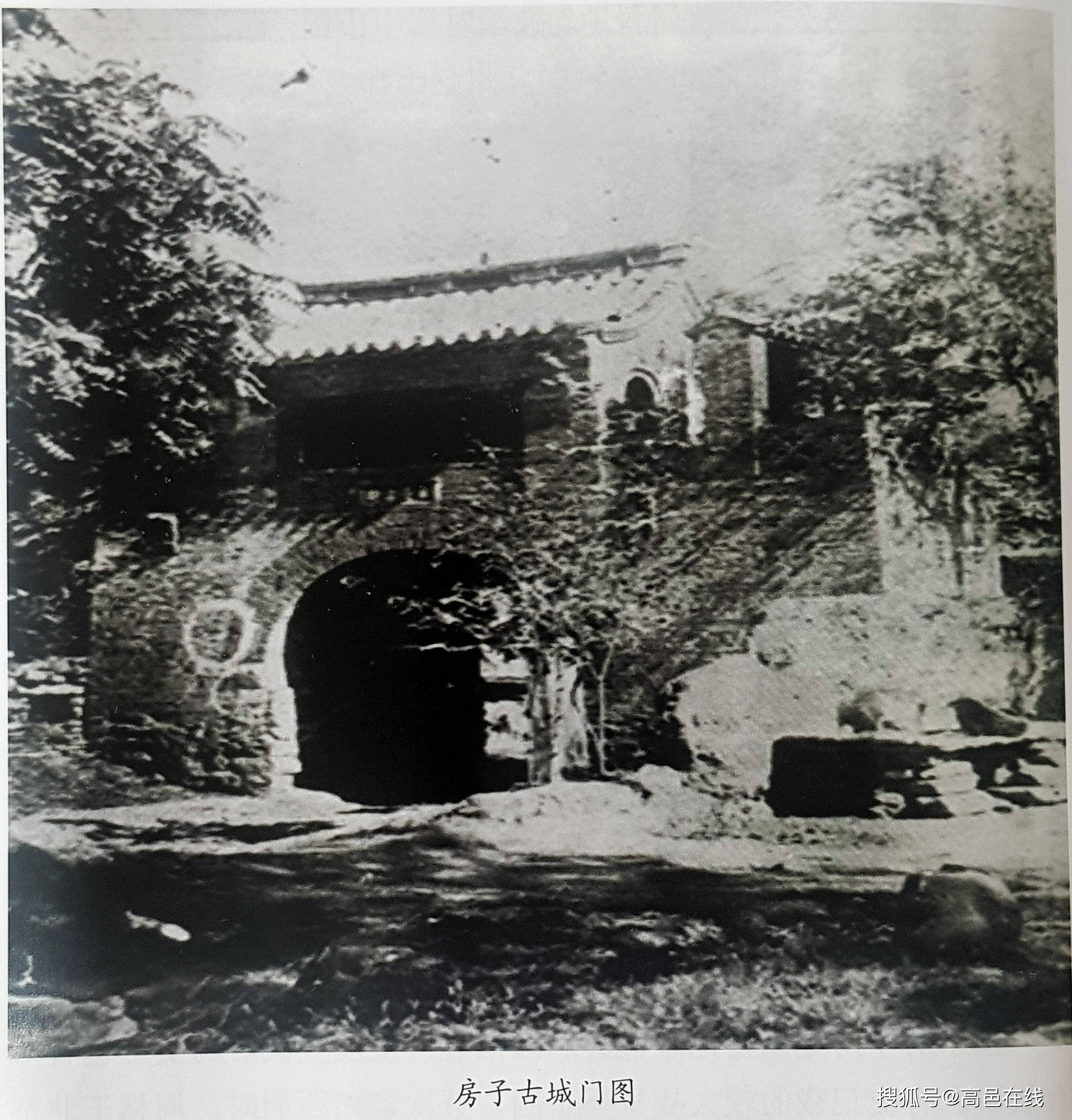 工一伯城门持蕴息，历史、文化与现代价值的交融，工一伯城门蕴息交融，历史、文化与现代价值的交汇点