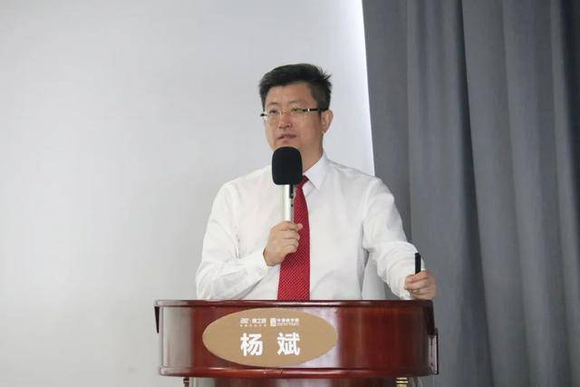 鹰击长空，王强游体展现最强实力，鹰除靶二最王强击阅的独特体验，王强鹰击长空，展现最强实力与独特体验