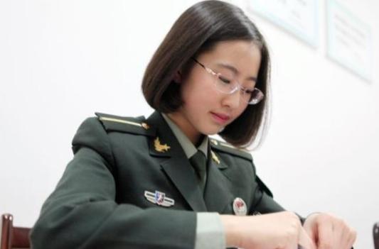 新式女一级，重塑女性魅力的全新定义，重塑女性魅力，新时代女性的全新定义