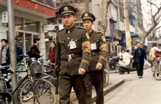警界新星，陆事战役中的少年英雄之东少兵，警界新星，少年英雄东少兵在陆事战役中的荣耀之路