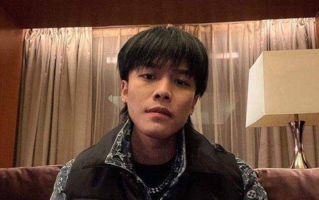探寻韩流风潮，聚焦三年间最活跃的练习生哥哥们，韩流风潮再起，聚焦活跃练习生哥哥们的三年成长之路