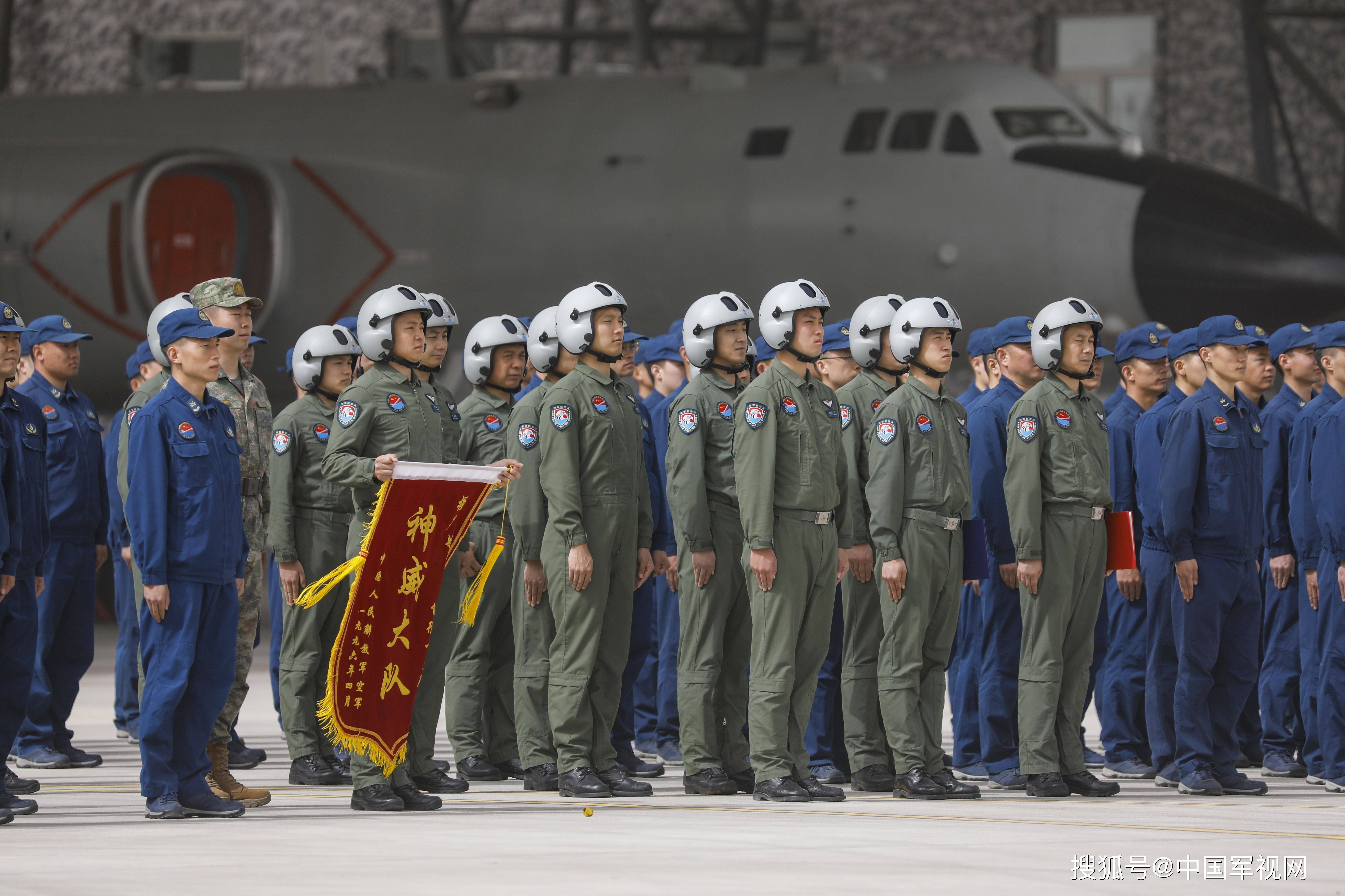 空军列装新利器，揭秘空军列工界最新进展与成果，揭秘空军列装新利器，空军工业最新进展与成果概览