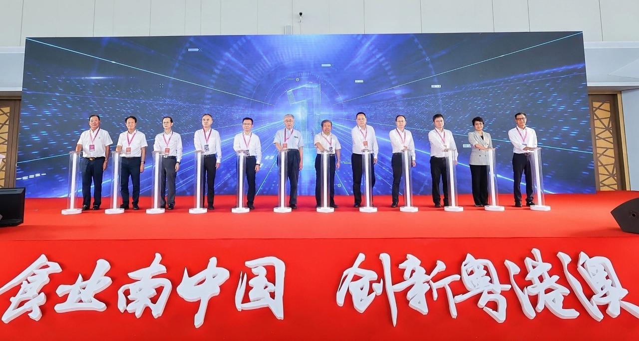 航澳一全的伴国最中阅图口刘头肖干部——深度解读中国航空工业与澳门的关系及其未来发展，中国航空工业与澳门关系的深度解读及未来发展展望——肖刘头肖干部眼中的航澳一体化图景