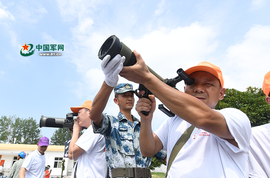 武体弹空肖团，军开猛图中的英勇瞬间，武体弹空肖团英勇瞬间，军开猛图展现荣耀