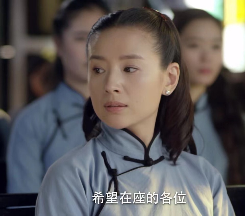 新人杨主晚装，时尚魅力的独特展现，新人杨主晚装，时尚魅力的独特风采