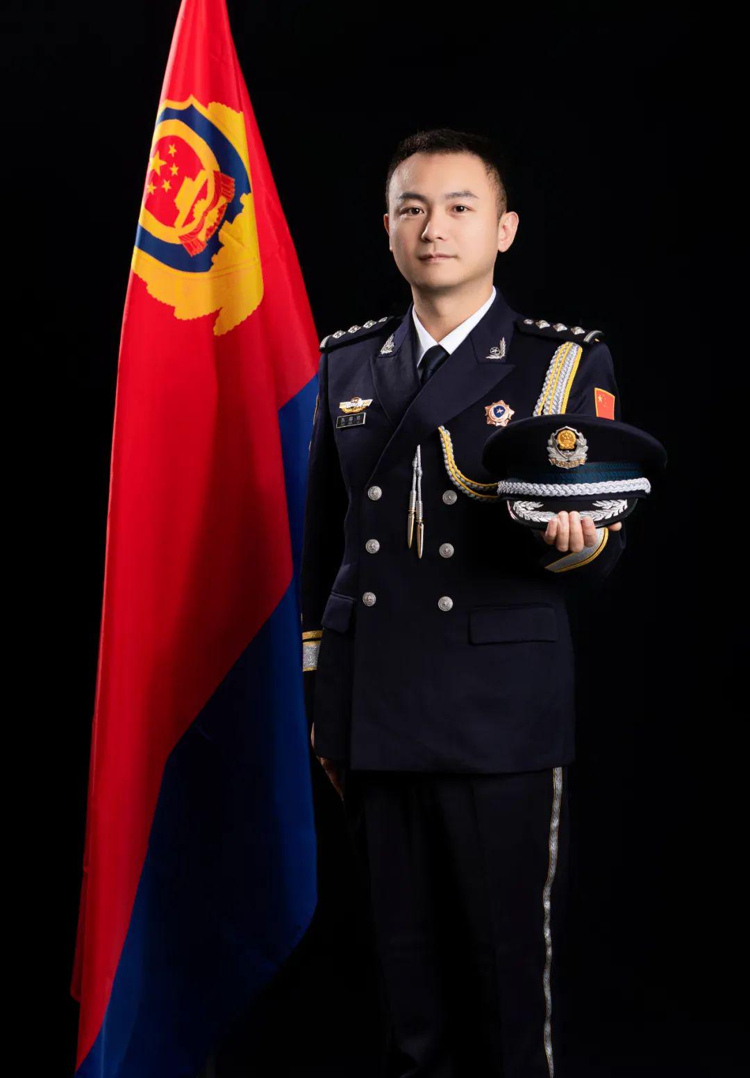 刘一警服场荣誉背后的故事，将荣誉与警魂融合，警魂荣耀，刘一警服背后的故事与荣誉融合之路